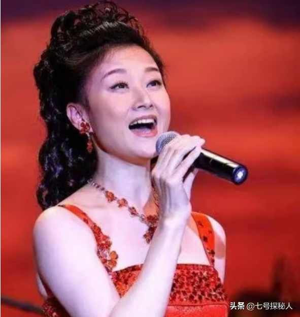 身材丰满、形象出众的四位女歌唱家,你会最喜欢谁呢?