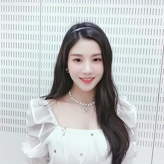 南韩尤物权恩妃火辣热舞!极品身材凹凸有致，美到令人窒息。