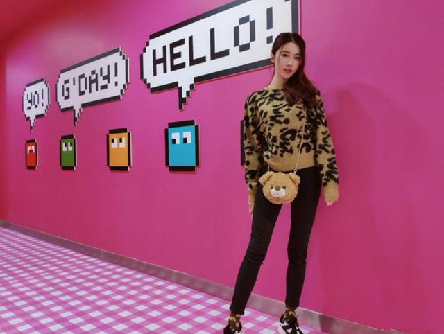 轩子直播玩女仆服务，最后还体温加热冰牛奶