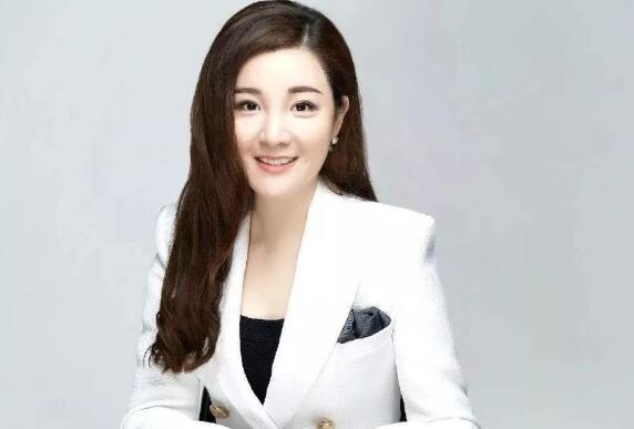 走近央视主播章艳：从美女到才女 不断成长前行