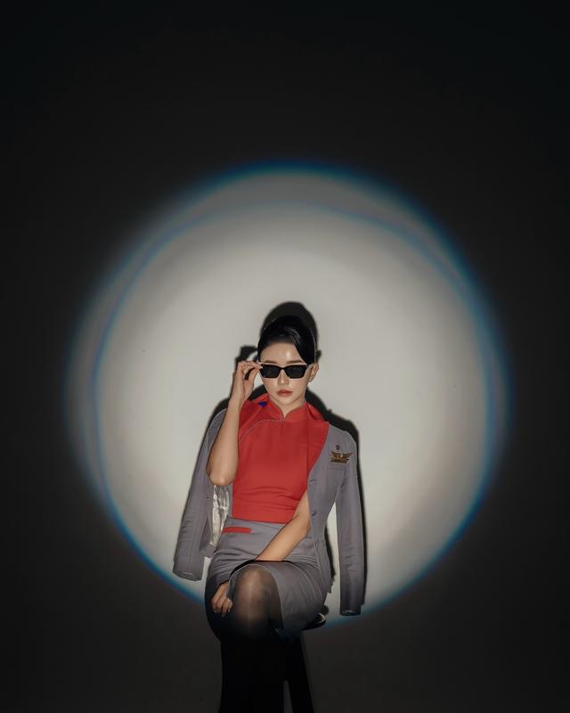 台湾空姐闺蜜写真，甜妹有时候也很飒！