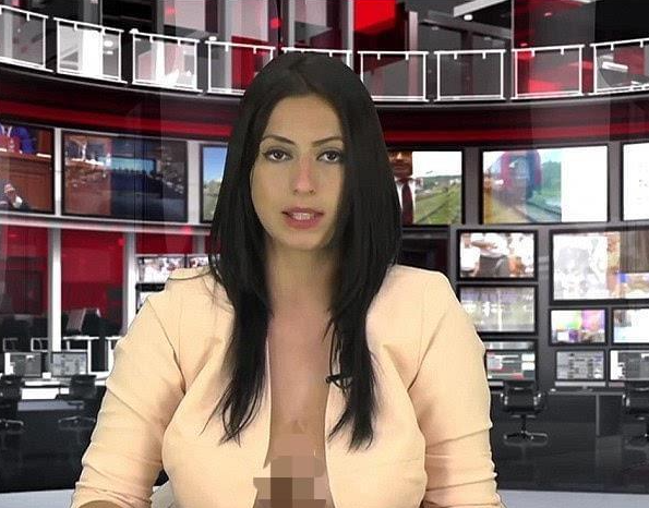 电视台上演内衣消失术,女主播们露球播报,观众每天准时收看!