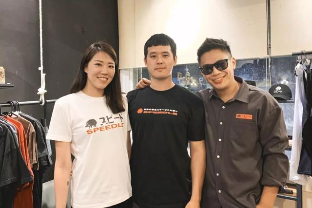 一个帅哥，每天在街头拉陌生男女随机相亲，2年撮合1000对