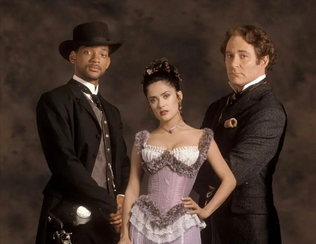 从全球第一美胸到时尚圈女王，54岁的GUGGI老板娘，不仅只有美貌