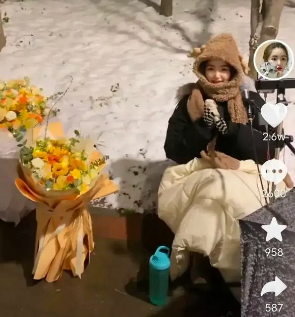 女网红大雪天在户外直播一整夜，一晚涨粉20万，直言钱比命重要