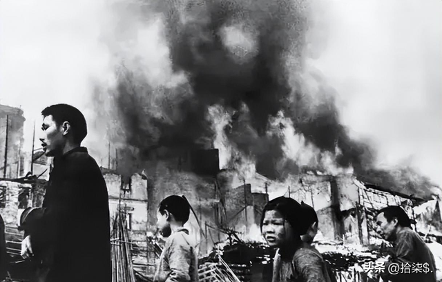 “不堪入目”老照片：日本男女赤裸共浴，喂奶忘记系扣子的妇女