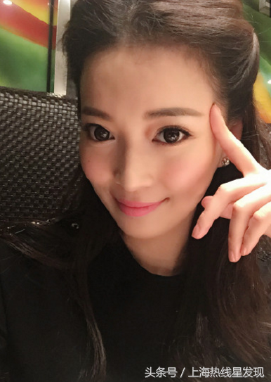 上海时尚女主播伊琳被儿子嫌凶 与小姐姐合影仙气足