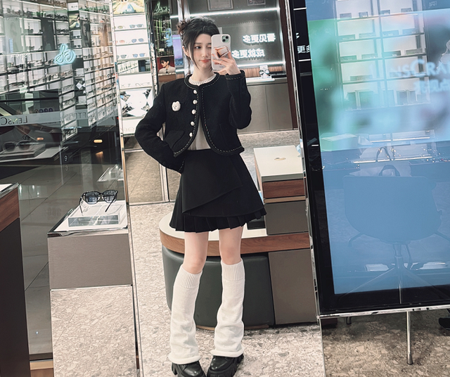 小悠穿白丝是真好看！做客姿态庄园澄清年龄，网友：保养的像18岁