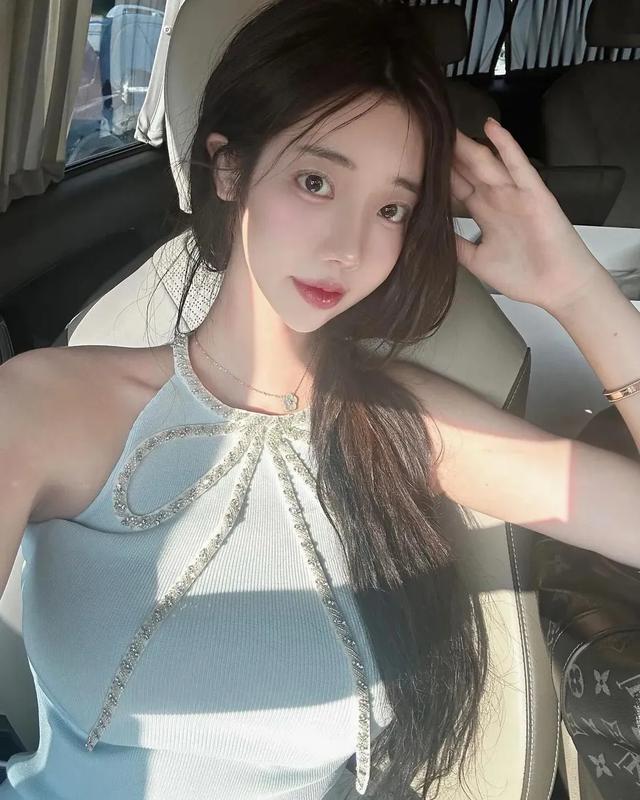 韩国网红j.warm__：长腿女神的多面魅力，实力与颜值并存！