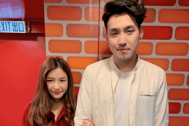 一个帅哥，每天在街头拉陌生男女随机相亲，2年撮合1000对