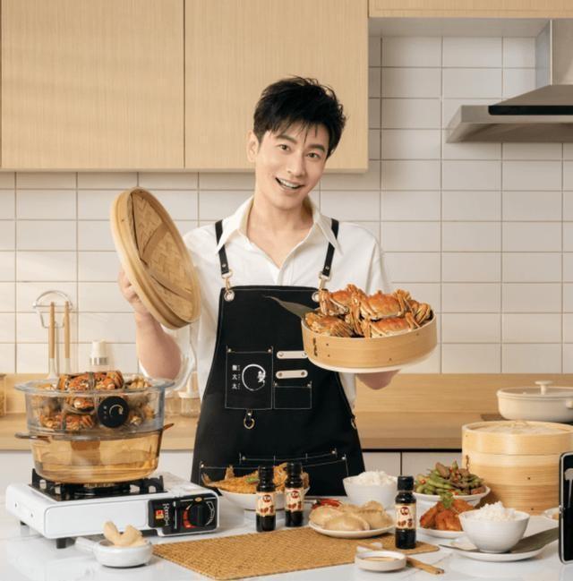 主播互撕背后的蟹太太：因虚假广告被罚，被行业协会暂停会员