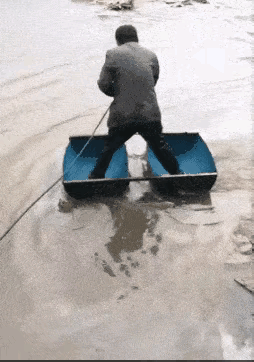 “弟弟的女同学才初一，都这么早熟了吗？”哈哈哈