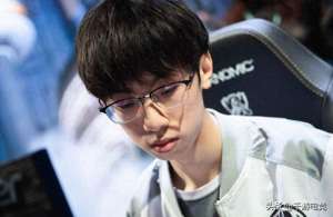 lol女主播约会遭粉(宝蓝也是电竞海王？连续两天约会妈妈粉，职业选手都一个模样？)