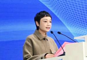 女主播的沉沦之路百度(周海琦：从军营玫瑰到贪腐落马，她的沉沦之路)