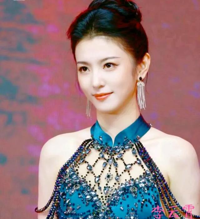 舞台上的灵动公主：李云宵的惊艳演绎