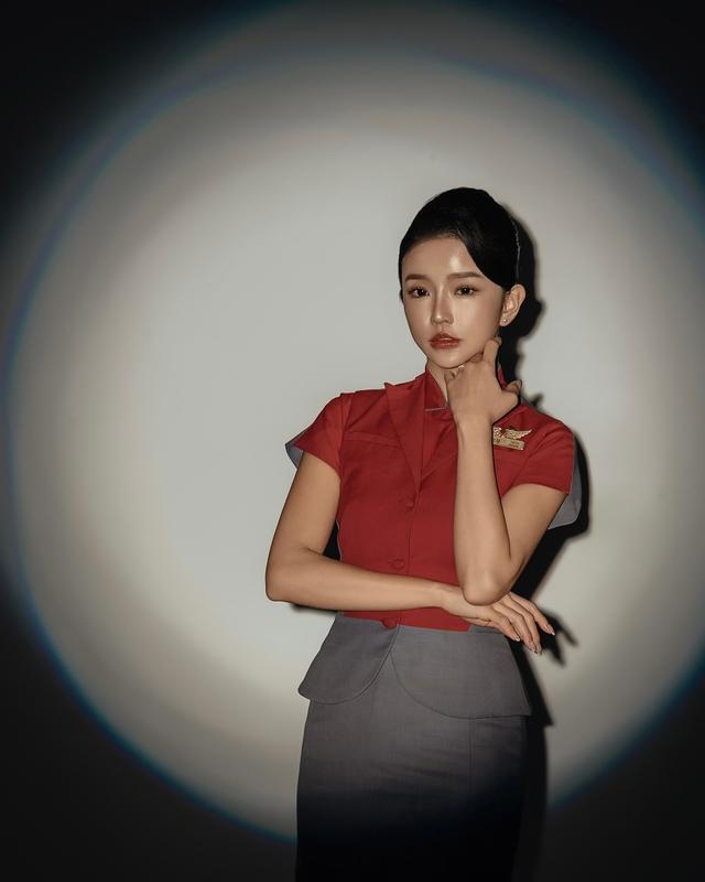 台湾空姐闺蜜写真，甜妹有时候也很飒！