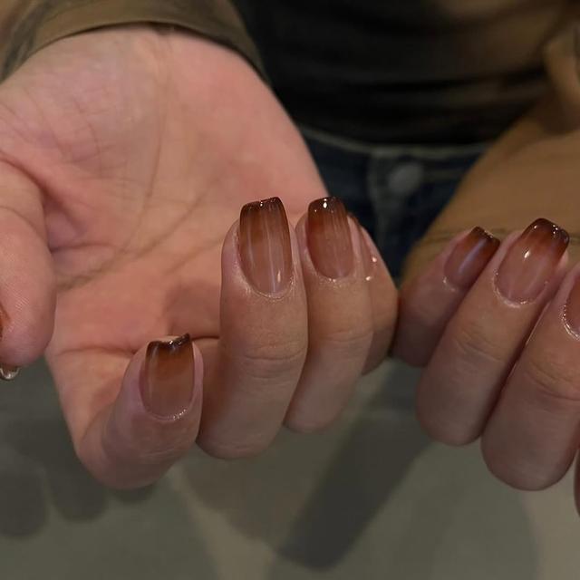 Pantone 2025年度代表色「摩卡慕斯棕」！