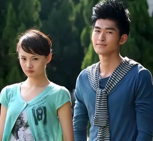 从“内娱顶流”到“全网封杀”，31岁郑爽是如何走向堕落的？