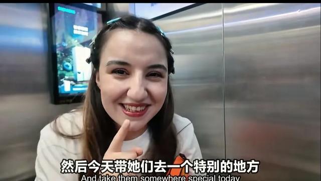 汪汪和玛利亚带兰娜夏娃看大熊猫搭帐篷，激动热舞，羡慕川美蜀乐