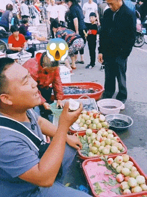如何评价这个女主持人，主持了一半把丝袜脱了？