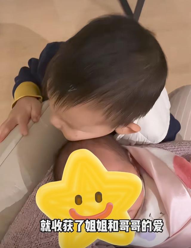 主持人温雅晒三胎满月照，美国豪宅曝光，5岁女儿也在正脸好漂亮