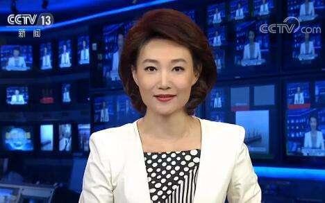 央视女主播李梓萌为显端庄大方戴14年假发，摘下假发的她像张曼玉