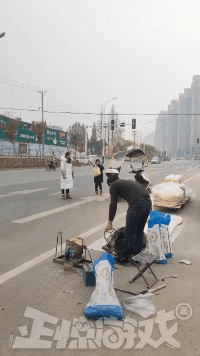 正惊GIF：有善口技者！美女肺活量惊人，一口气将鸡蛋从壳里吹出？