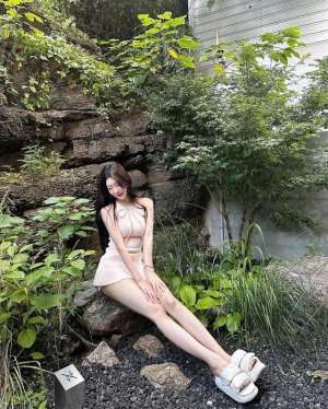 韩国女主播朴妮唛艳(韩国网红jwarm__：长腿女神的多面魅力，实力与颜值并存)