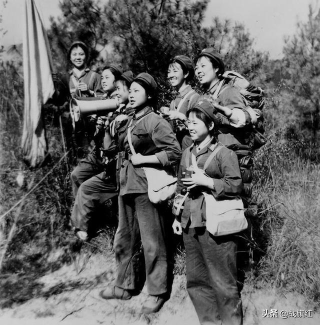 国防施工条件苦，士兵茶余饭后爱跑服务社，只为看一眼美丽女兵