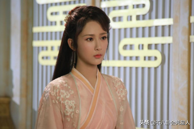 杨紫不该动脸?看完王莎莎的经历,不禁感叹:杨紫太明智了!