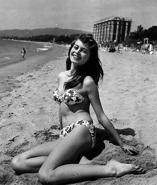 「2019BJFW」什么样的女人才可以定义百年优雅—JANTZEN