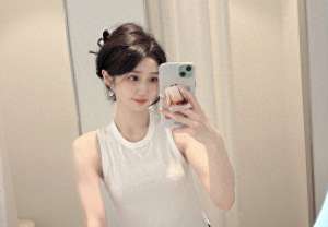 女主播白丝(小悠穿白丝是真好看做客姿态庄园澄清年龄，网友：保养的像18岁)