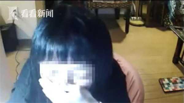 直播一口吞下拳头大饭团被噎 5分钟后女主播失去了意识……