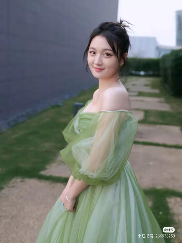 还记得《二十不惑》里的大宝董思怡吗?她瘦下来竟然这么美