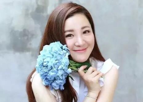 走近央视主播章艳：从美女到才女 不断成长前行