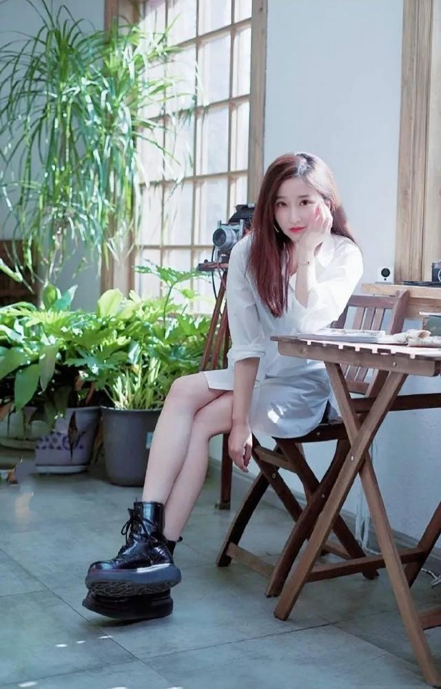 央视新晋主持刘心悦，美貌与智慧并重，未来主持界之星