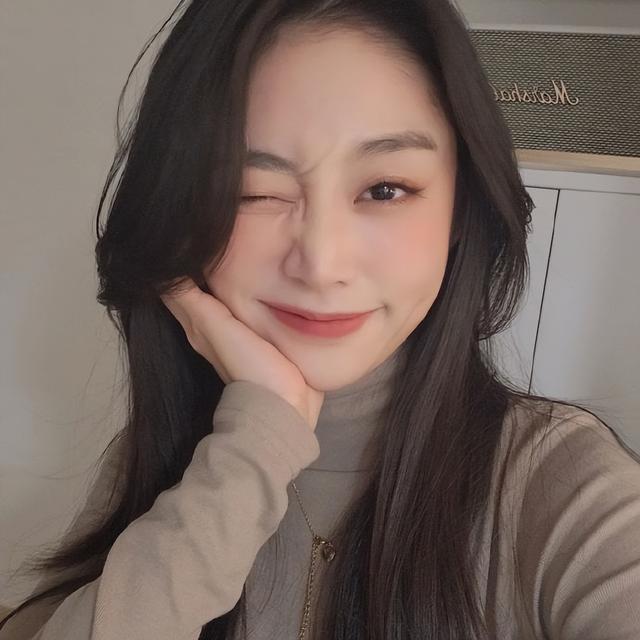 韩女星转行当女主播，4小时就赚了500万韩元，引发韩国网友们热议