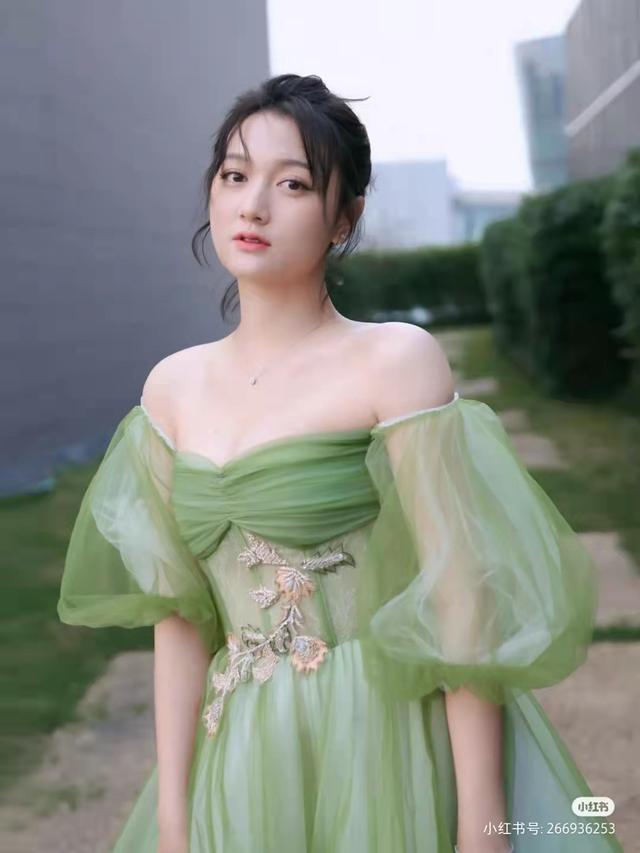 还记得《二十不惑》里的大宝董思怡吗?她瘦下来竟然这么美