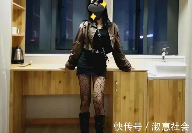 女主播穿黑色丝袜，小团团惊艳，呆妹儿迷人，看到沫子，太违规