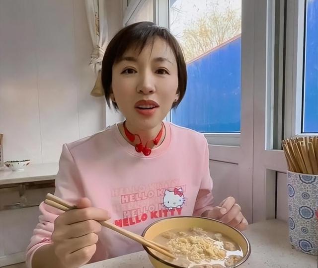 主持人欧阳夏丹，离开央视后几乎没有固定的职业，46岁还是单身