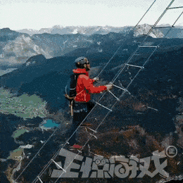 正惊GIF：有善口技者！美女肺活量惊人，一口气将鸡蛋从壳里吹出？