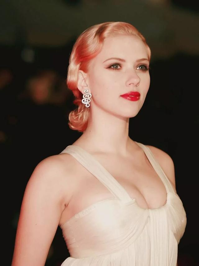 性感是她所有优点里，最微不足道的一个