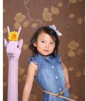 央视女主播李梓萌为显端庄大方戴14年假发，摘下假发的她像张曼玉