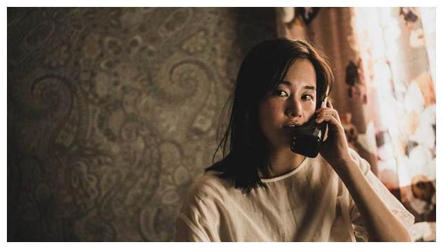 30岁朴信惠肉肉脸下垂，水蜜桃感不再？差的是一对改面相耳环