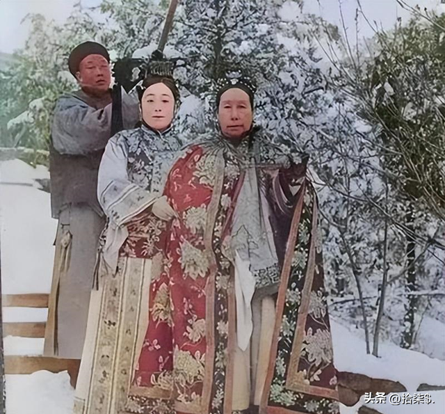 “不堪入目”老照片：日本男女赤裸共浴，喂奶忘记系扣子的妇女