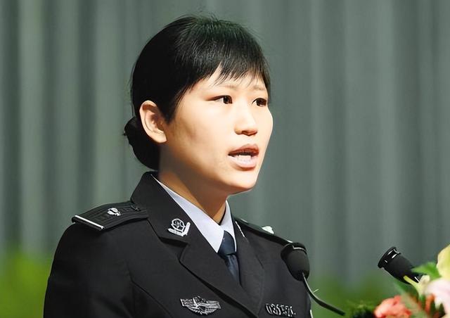 16年前,汶川女警揭衣露乳哺育9婴,归来连升四级,如今怎样了?