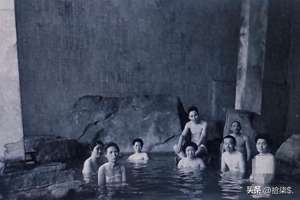 日本女主播全裸泡温泉(“不堪入目”老照片：日本男女赤裸共浴，喂奶忘记系扣子的妇女)