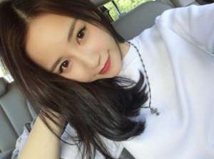 lol韩国女主播雪梨(雪梨上脱口秀再提王思聪，昔日小模特，如今已是百亿身家的女老板)