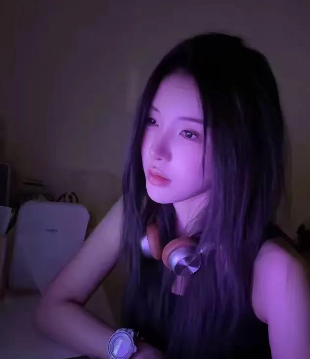 25岁虎牙女主播去世后续,知情人曝光更多死亡内幕,果然不简单