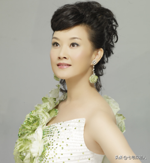 身材丰满、形象出众的四位女歌唱家,你会最喜欢谁呢?